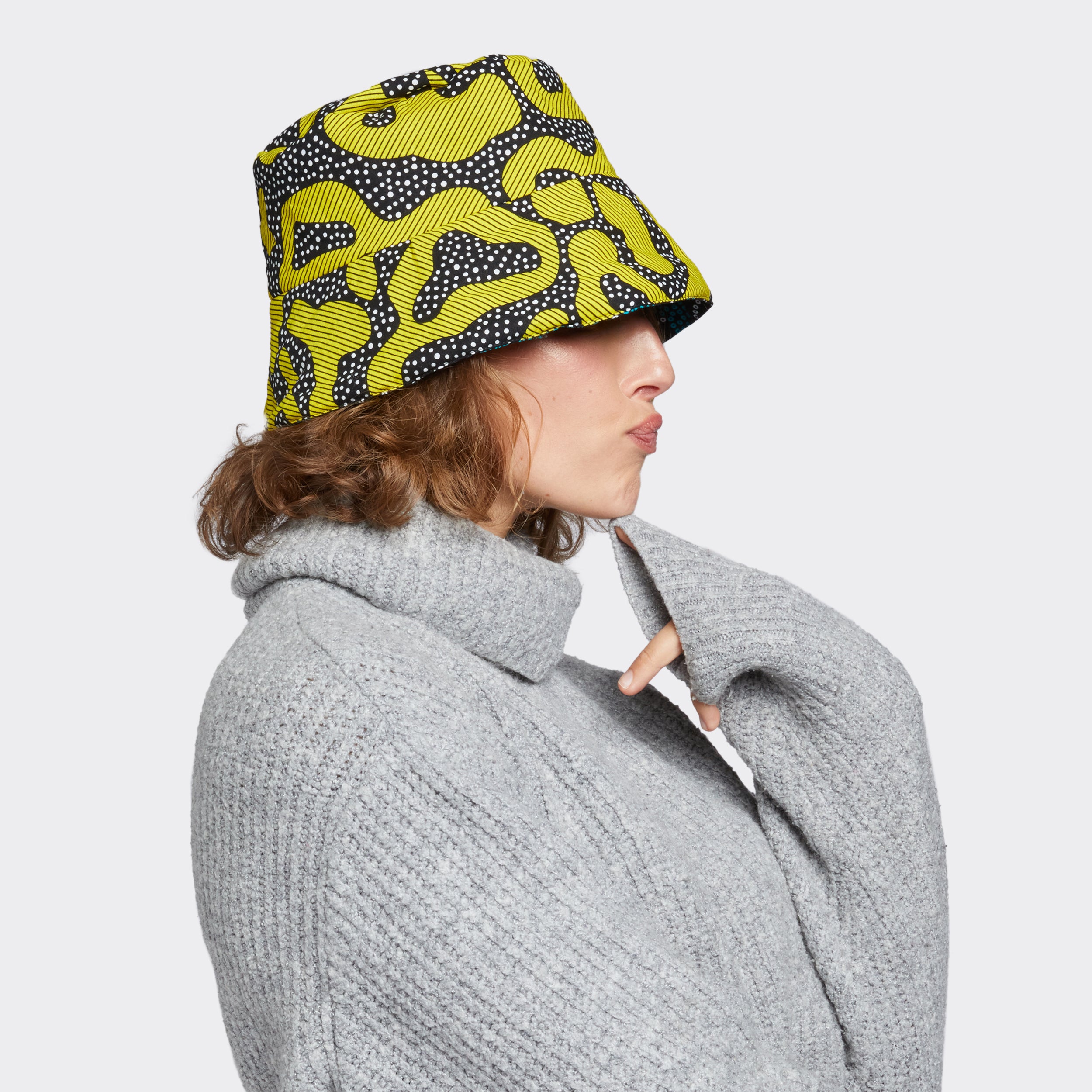 Reversible Bucket Hat In Wax Winter Giraffe