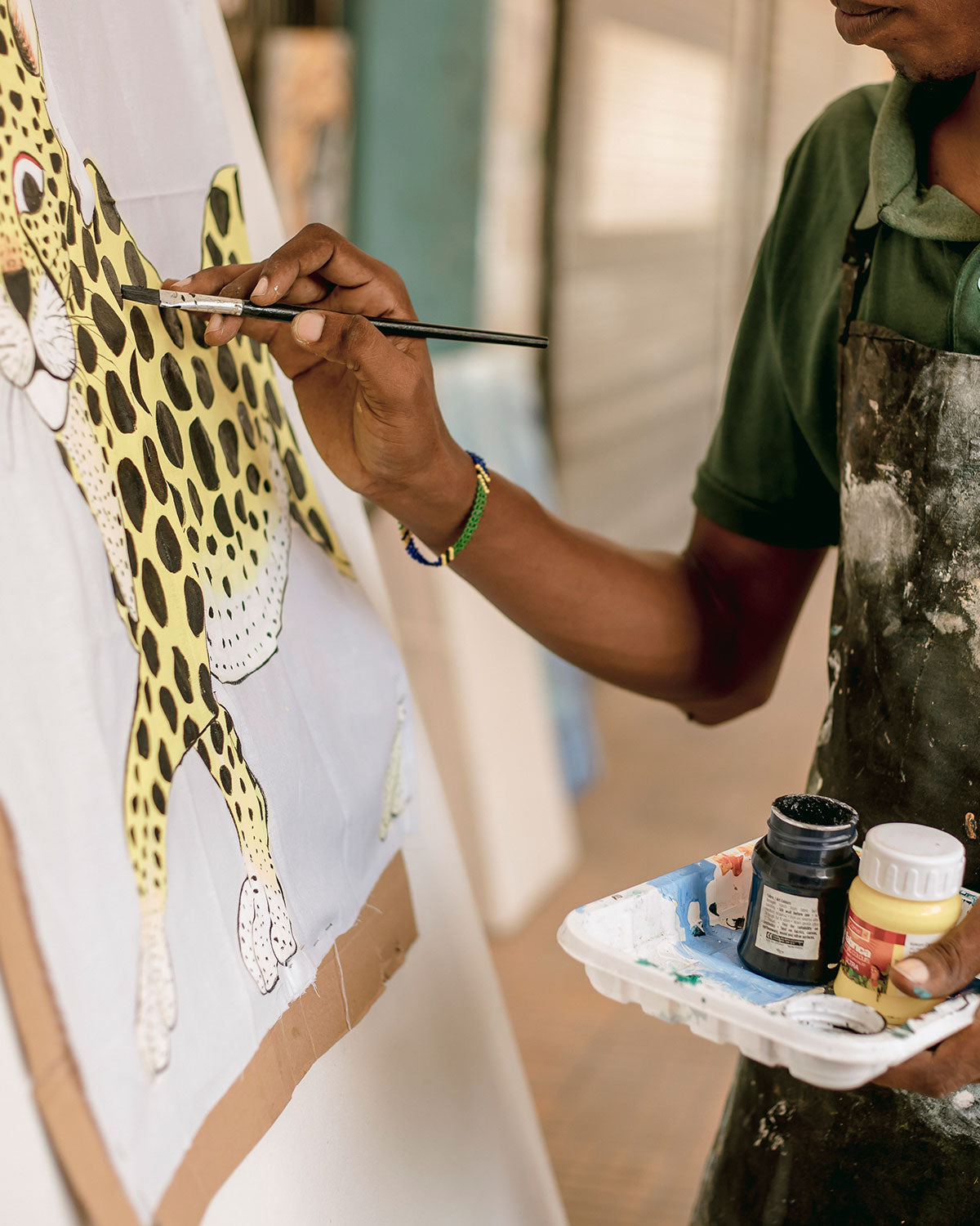 tingatinga artist painting