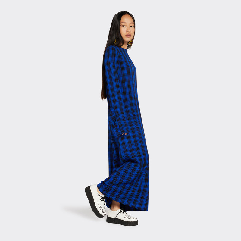 Long blue dress in Maasai fabric with black checks on model