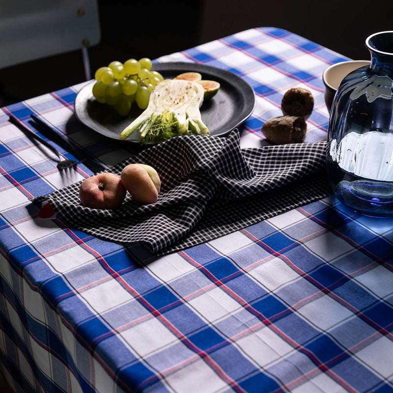 Table set with Maasai checkered tablecloth in blue&white and pair of Maasai checkered napkins