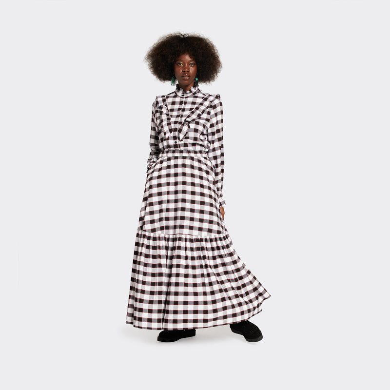 White maxi skirt in Maasai fabric with black checks on model