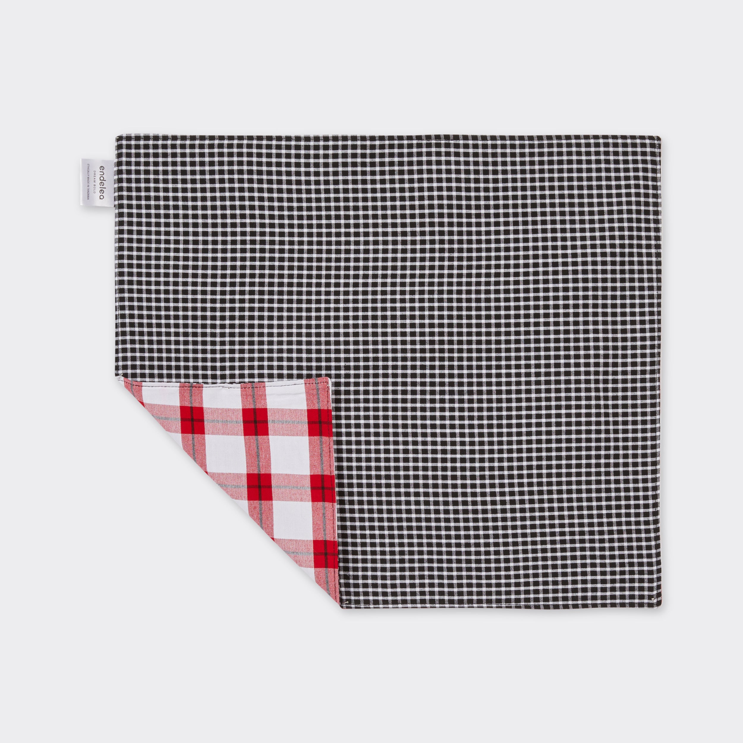 Double-sided Maasai checkered place mat black&white side