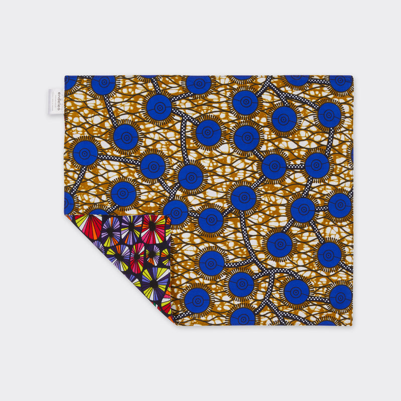 Double-sided Place mat in african wax fabric on the side in brown with blue dots