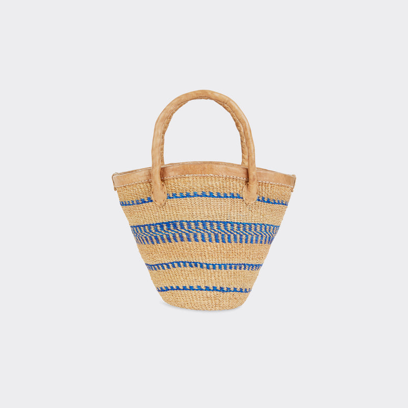 Still life: Mini Shopping Bag in Sisal Blue Stripes with the colors blue and brown.